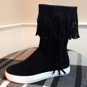 NWOT Dollhouse Black Faux Suede Fringe Boots 5.5